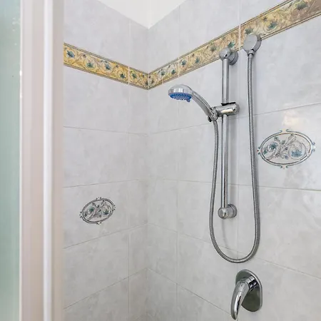 Hostdomus - Casa Ambra Finale Ligure