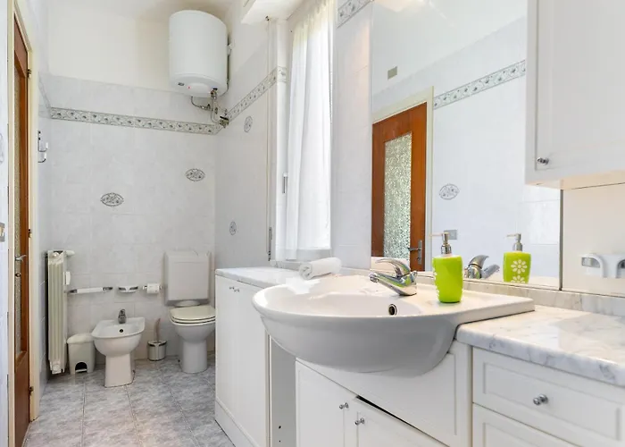 Hostdomus - Casa Ambra * Finale Ligure